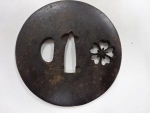 鉄地　梅紋　透かし　鍔